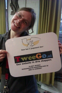 Coordinator Diwi Nieboer met het TweeGo bordje